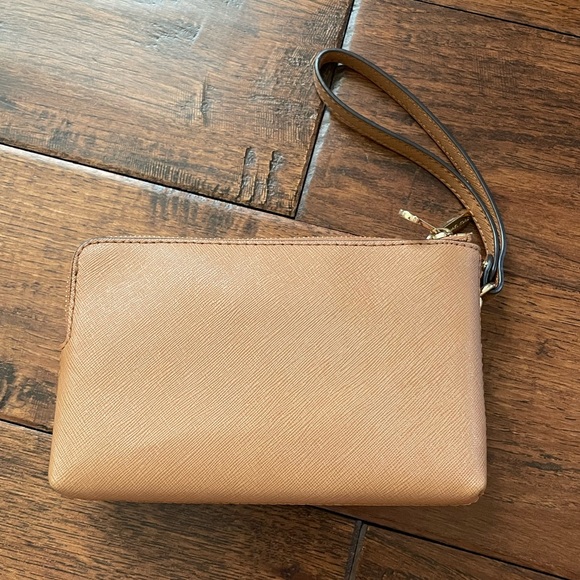 Michael Kors wristlet - Picture 2 of 5